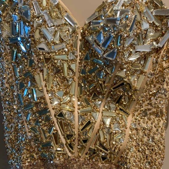 Stunning gold sequence gown with stones - Picture 5 of 7